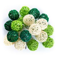 Тайская гирлянда из ротанговых шариков зеленая / Lightening balls rattan green