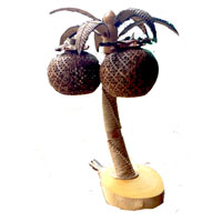 Светильник «Пальма» из кокосовых орехов на подставке