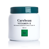 Крем для тела с витамином Е и маслом абрикосовых косточек «Огуречный» Carebeau 500 мл / Carebeau Body Cream Vitamin E green 500 ml